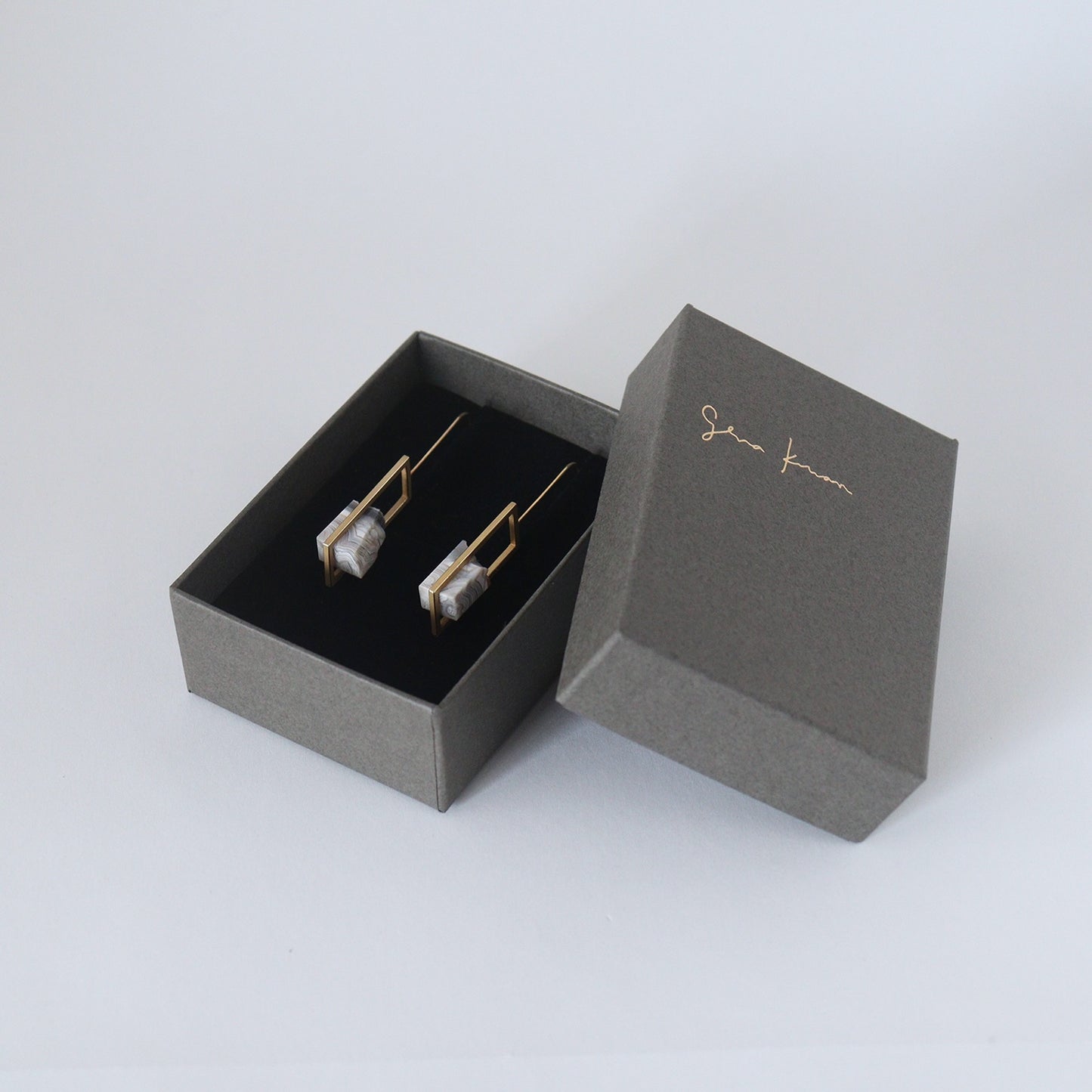 earring _ frame #009