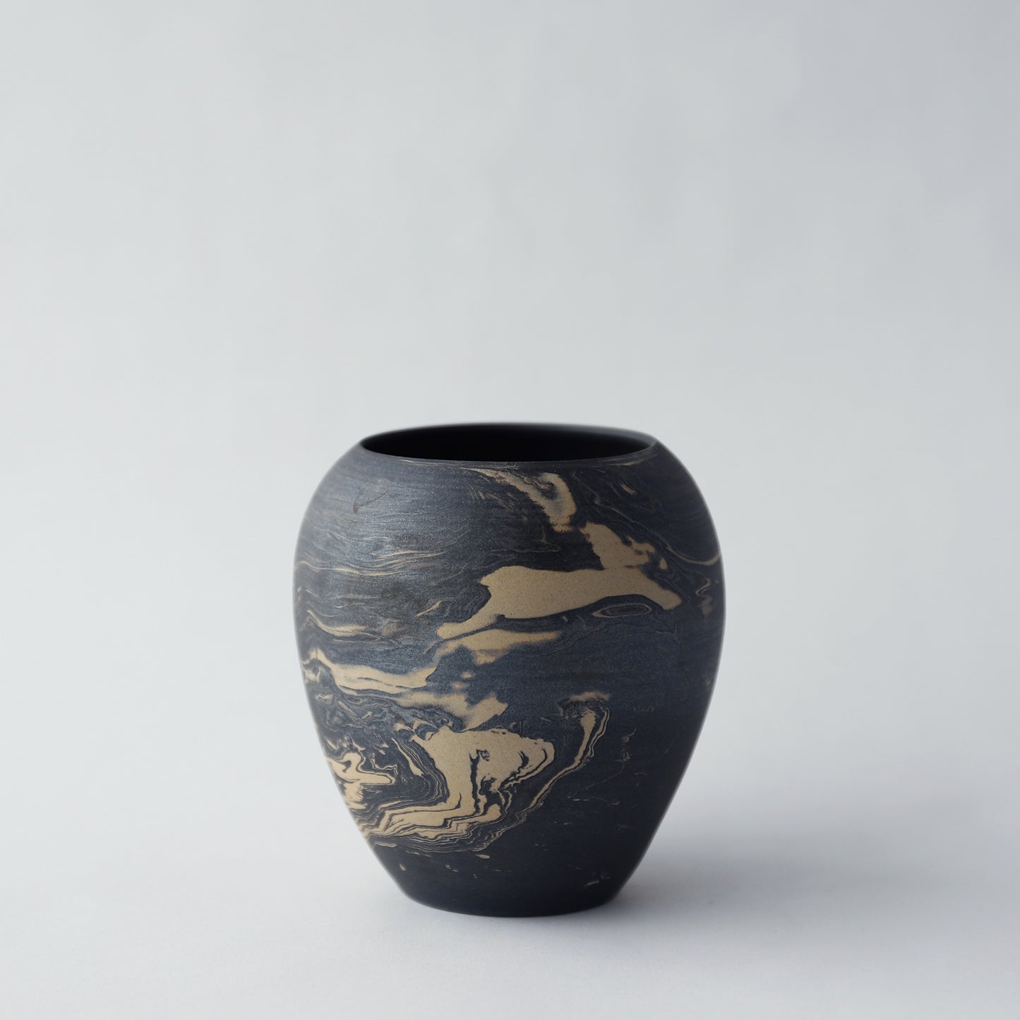 flower vase - black