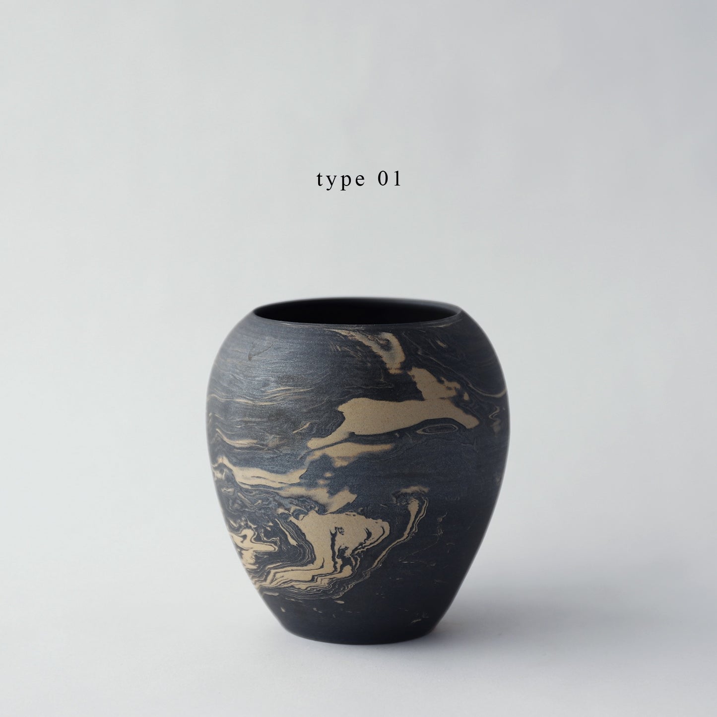 flower vase - black