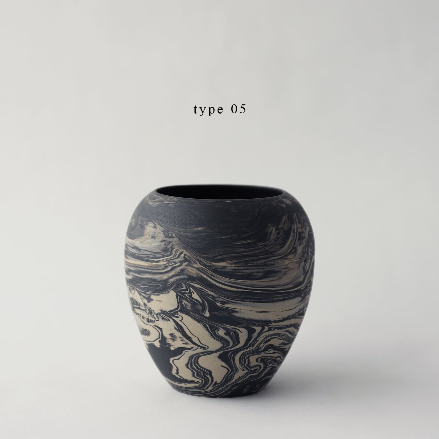 flower vase - black