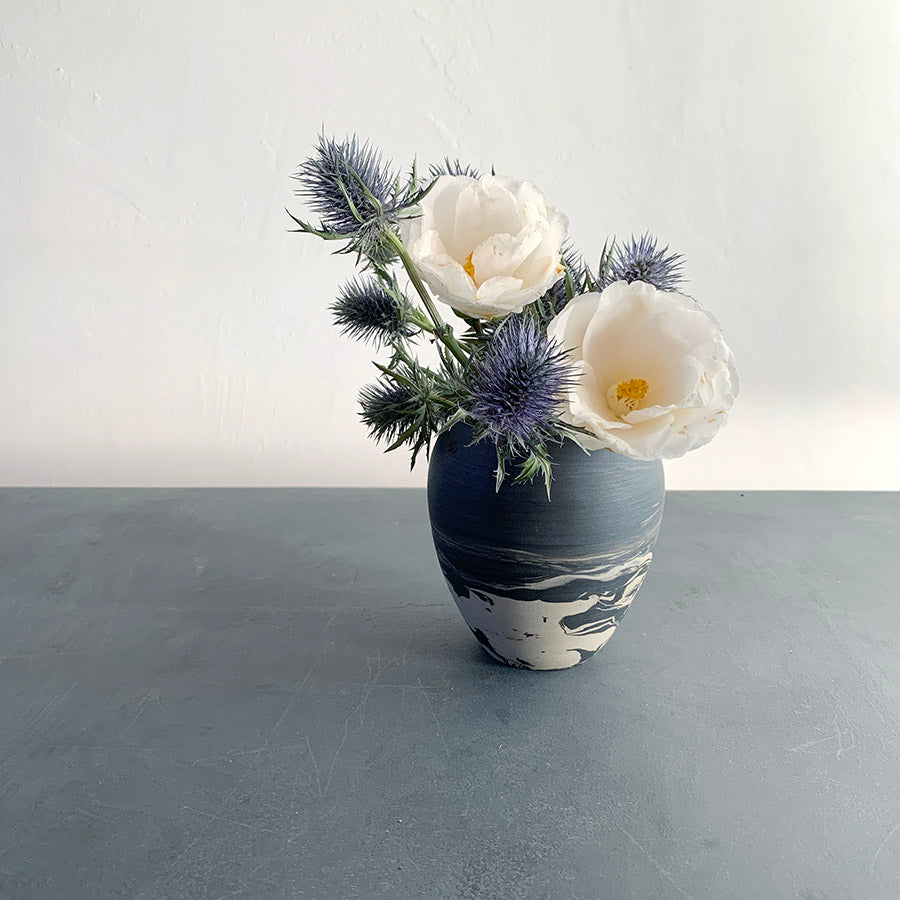 flower vase - black